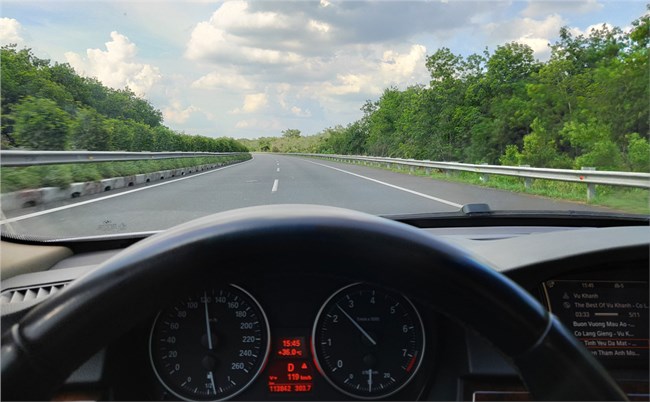 Kinh nghiệm lái xe trên cao tốc từ góc nhìn khi tham gia giao thông ở nước bạn